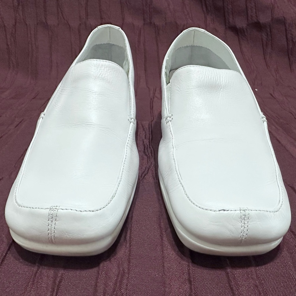 Women White Nursing/Healthcare shoes. Rockers by Cherokee. Size 8